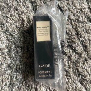 On Point Perfecting Concealer porcelain